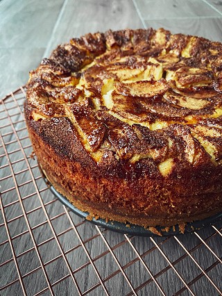 Apple, Cinnamon & Maple Syrup Baked Cheesecake